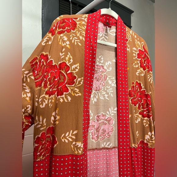 Free People Medium Forget Me Not Floral Red and Tan Kimono - Picture 9 of 12